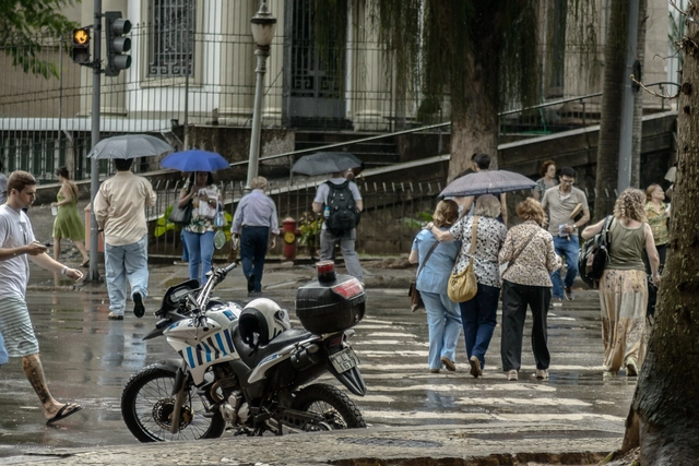 Multar pedestres e ciclistas melhorará a segurança? ITDP Brasil manifesta preocupação - Imagem de Destaque