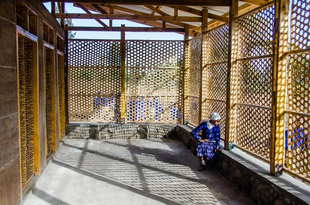 Biblioteca Amani / SoPA - Sustentabilidad Y Diseño Ecológico, Cierros, Fachada, Fijación Vigas