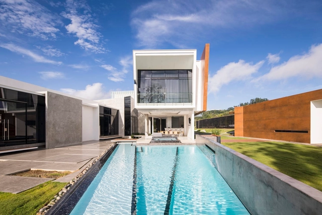 Casa PMX-01 / QBO3 Arquitectos - Casas, Patio interior, Fachada