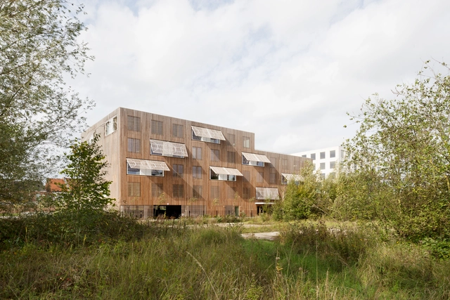 Oficinas centrales Grupo FNG / Stéphane Beel Architects - Edificio De Oficinas