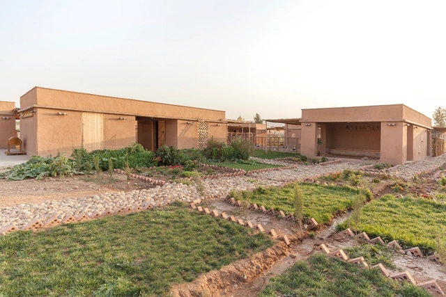 用传统建造形式,治愈被战争摧毁的心灵 Jiyan Healing Garden / ZRS Architekten Ingenieure - 动物收容所