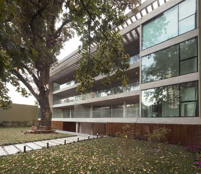 Enrique Martínez Building / Proyecto C - Apartments, Garden, Facade