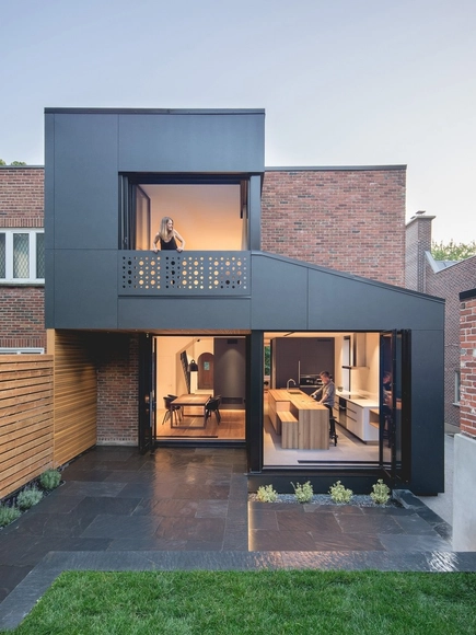BLACK BOX II / Natalie Dionne Architecture - Ampliación