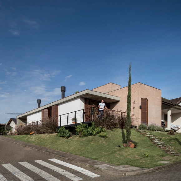 VCR House / Oficina Conceito Arquitetura - Houses, Door, Facade