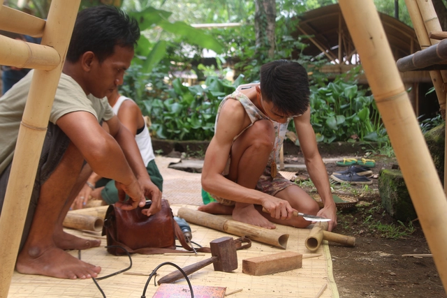 Aprendiendo carpintería básica en Bambú junto a artesanos indonesios - Sustentabilidad