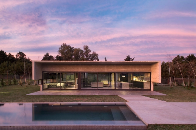 Casa  MACH / Luciano Kruk - Casas, Jardín, Fachada, Puerta