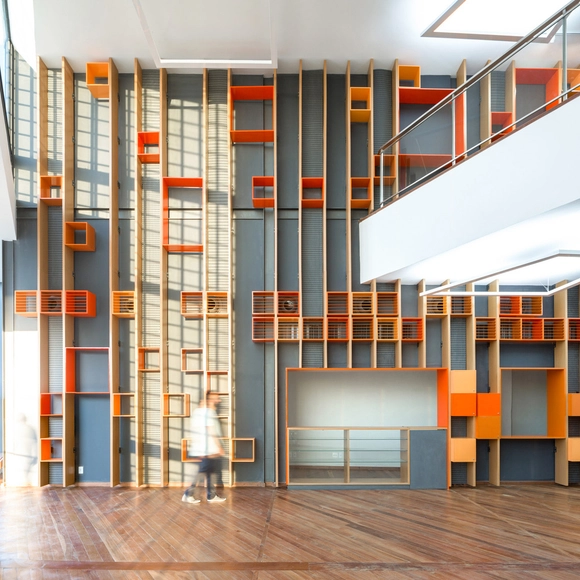 Casa do Carnaval / A+P Arquitetos Associados - Centro De Artes Visuais, Fachada, Pilar, Cadeira