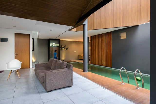 Casa sesgada / Atelier Riri - Casas