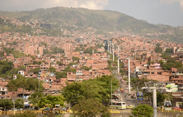 Arquitetura como dispositivo político: introdução ao projeto de Parques Biblioteca em Medellín - Imagem de Destaque