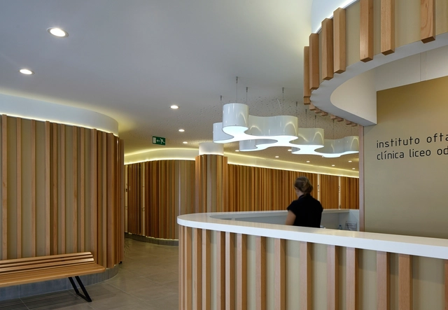 Instituto Oftalmológico Andaluz y Clínica Odontológica Liceo / Gabriel Verd Arquitectos - Clínica Dental