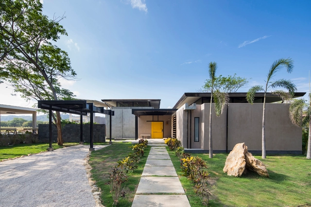 Casa Porta Amarela / NiHu Arquitectos - Casas