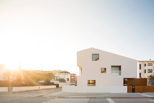 Casa Fonte / Lousinha Arquitectos - Casas