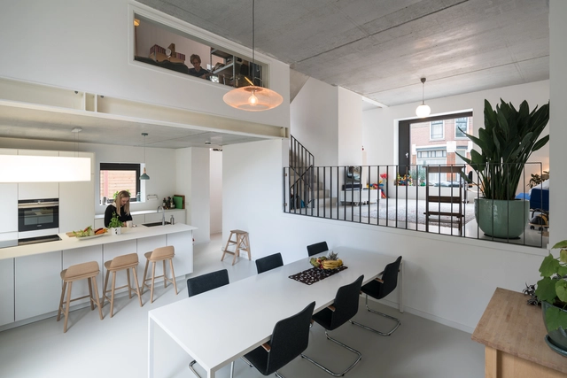 Cubo Informal / jvantspijker - Casas