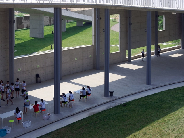 Aranya Ideas Camp / Atelier TeamMinus - Educational Architecture, Facade, Handrail