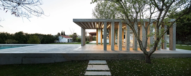 Casa Delgada 1  / Camarim Arquitectos - Casas, Jardim, Fachada, Pilar