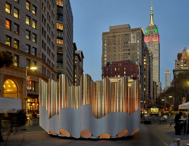 Futura expansión 'Flatiron Reflection' transforma la plaza pública para la temporada vacacional - Imagen Principal