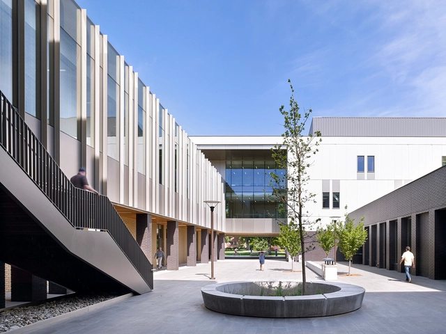 Edificio de Artes y Humanidades del Estado de Chico / WRNS Studio - Universidad