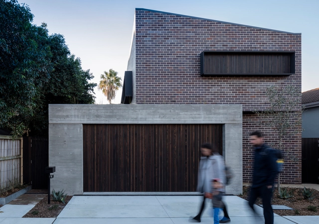 Casa Campo de Cricket / Scale Architecture  - Casas