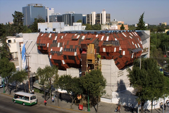 La arquitectura parasitaria de Héctor Zamora - Imagen Principal