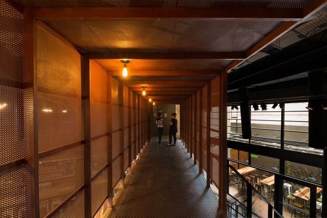 Cervecería Antares / Estudio Juan Ballester + grupo cuatro - Bar, Barandas, Fijación Vigas