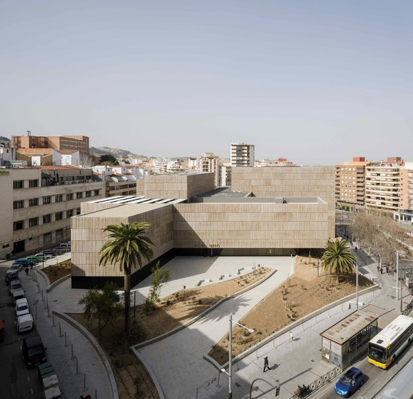 Museo IBERO / EDDEA - Museo, Fachada, Urbano