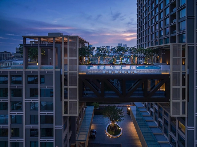 O Jardim da Residência Sindhorn / T.R.O.P - Apartamentos