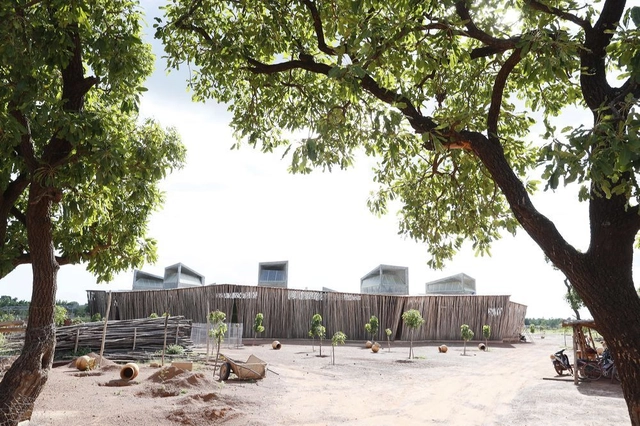 Escuela Secundaria Lycee Schorge / Kéré Architecture  - Escuelas