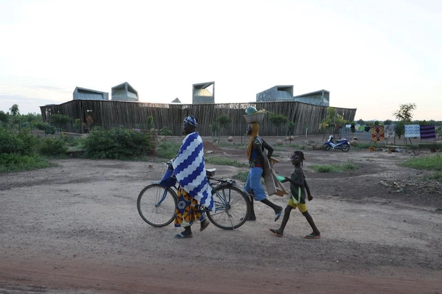 Lycee Schorge 中学 / Kéré Architecture  - 中小学校