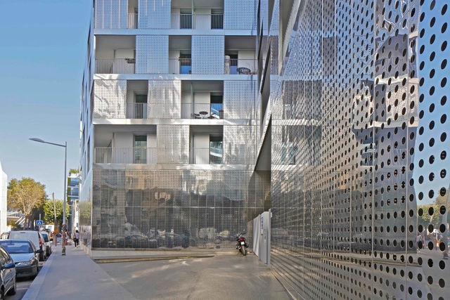 Cap City Rives de Seine / PPA architectures & Xavier Leplaë architecte - Apartments, Facade, Fence