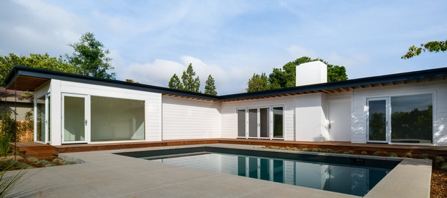 Casa Thurston / VRTICAL - Casas, Patio interior, Fachada