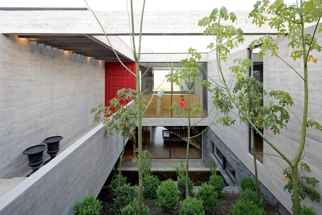 Casa PF / WYND + Hrdalo Arq - Interiores De Casas, Jardín, Fachada, Barandas, Balcón