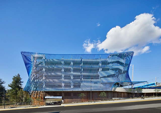 Angle Lake 交通转换站，广场中曼妙舞姿的蓝美人 / Brooks + Scarpa - 社区建筑