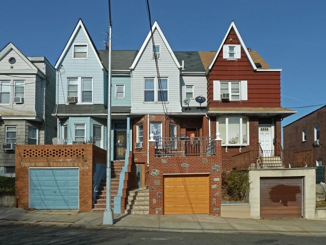 Pesquisa fotográfica registra a diversidade das residências do bairros do Queens em Nova Iorque - Imagem de Destaque