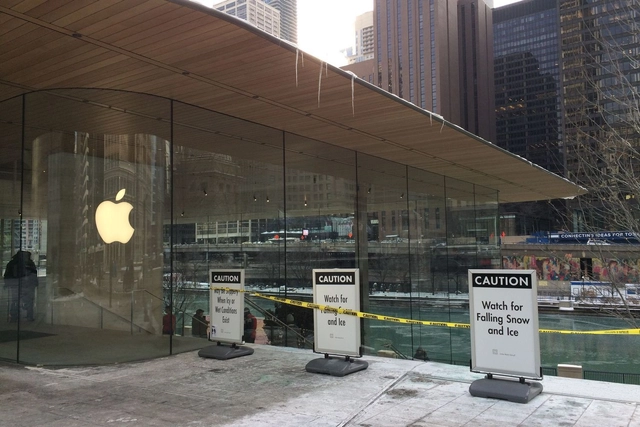 La nueva tienda de Apple en Chicago diseñada por Foster+Partners fue dañada por el invierno en Chicago - Imagen Principal