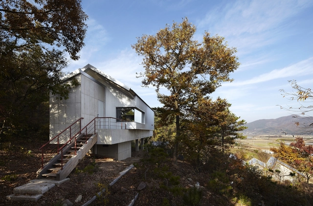 Bosque y Casa / JHW IROJE architects&planners - Casas