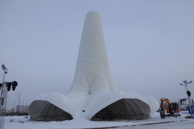 Maior torre de gelo do mundo é inaugurada em Harbin, China - Imagem de Destaque