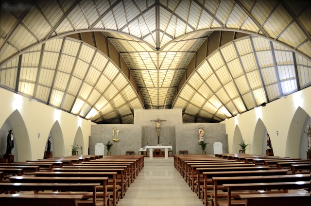 Igreja 'Nuestra Señora de la Consolación' / Cornejo + Fiorini Arquitectos - Igreja