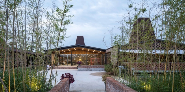 华腾猪舍里展厅 / 以靠建筑 - 展陈建筑