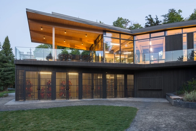 Bonnallie 服务中心，与山同形 / Anne Carrier architecture - 服务建筑