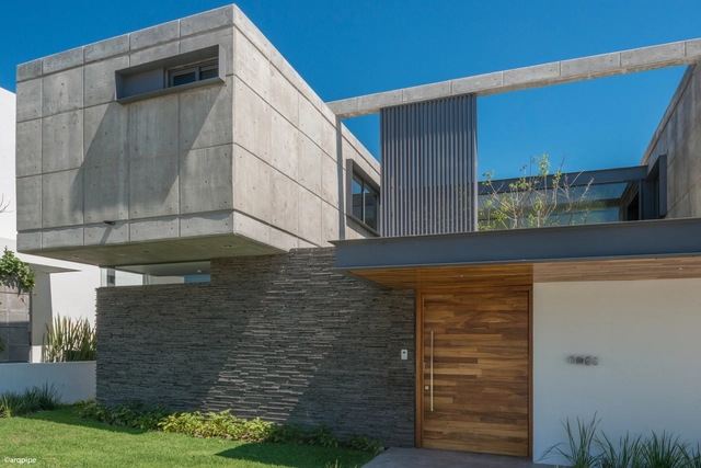 Casa SEKIZ / Di Frenna Arquitectos - Casas