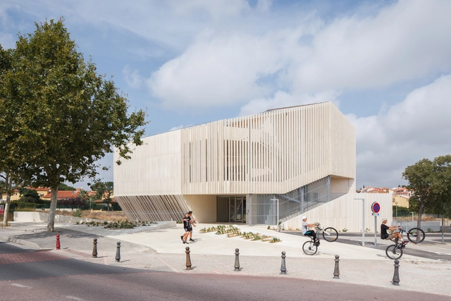 Centro Cultural Espacio Guy Môquet / Oeco architectes - Centro Cultural