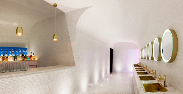 Standard Gold Bar / em-estudio - Restaurantes & Bares, Barandas, Escaleras, Iluminación