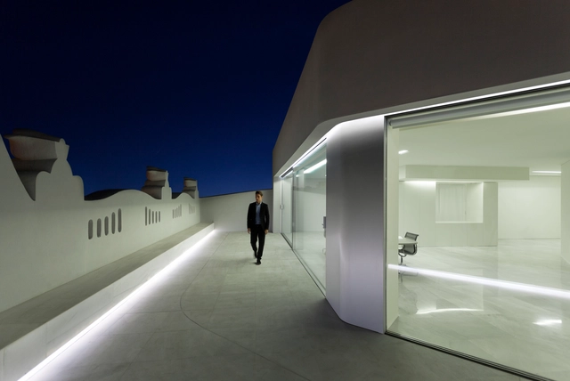 Edificio de Oficinas 1905 / Fran Silvestre Arquitectos - Interiores De Oficina, Fachada, Puerta