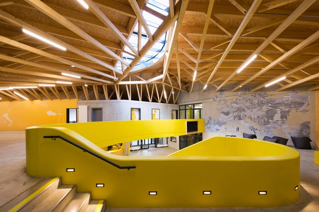 Hostel Deportivo para Jóvenes / LAVA & WENZEL + WENZEL - Hostal