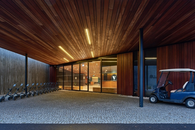 The V Golf Club / PONAMA - Sports Architecture, Facade, Beam, Column, Door