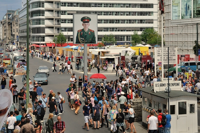 "Unbuilding Walls": German Pavilion at 2018 Venice Architecture Biennale to Probe Architecture of Division and Integration - Featured Image
