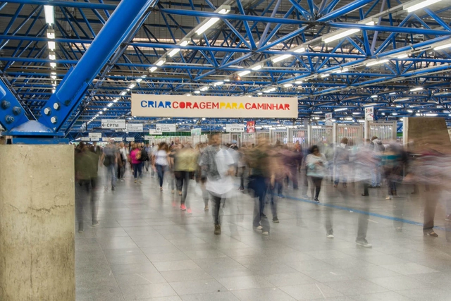 Fronteira Livre: intervenção artística nos metrôs de São Paulo aborda tema da imigração  - Imagem de Destaque
