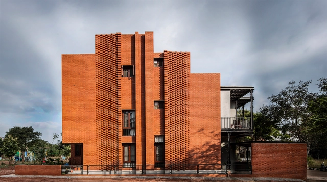 Casa Corbel / Kamat & Rozario Architecture - Casas