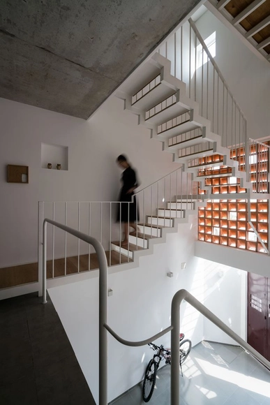 THE’S House / G+ Architects - Houses, Handrail, Stairs, Lighting