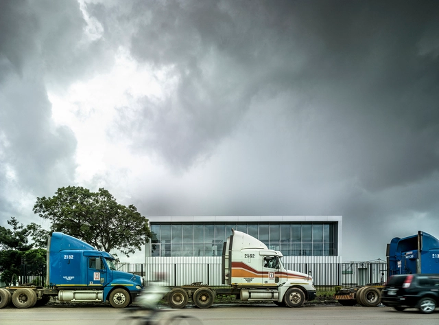 ZM Operaciones Industriales / Ruiz Pardo – Nebreda - Arquitectura Industrial, Fachada